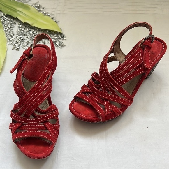 ⭐️JOSEF Seibel Red Strappy Suede Heels with Contrast Stitching⭐️ - Picture 2 of 7